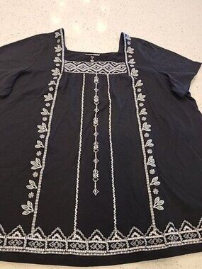 Woman Within Black Floral Embroidered Top Size 1X 22/24 Short Sleeve Square Neck